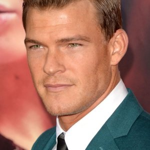 Alan Ritchson.jpg