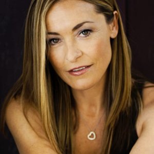 Amanda Donohoe.jpg