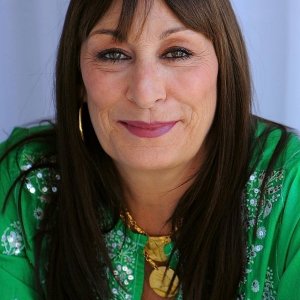 Anjelica Huston.jpg