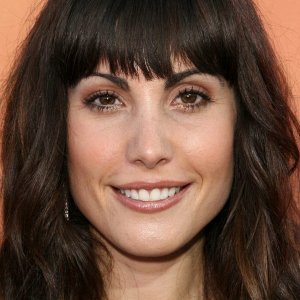 Carly Pope.jpg