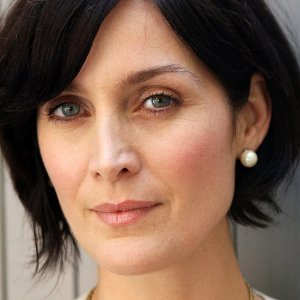 Carrie-Anne Moss.jpg