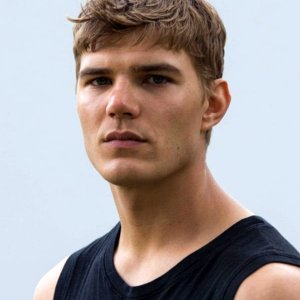 Chris Zylka.jpg