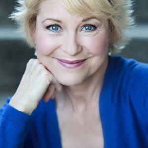 Dee Wallace.jpg