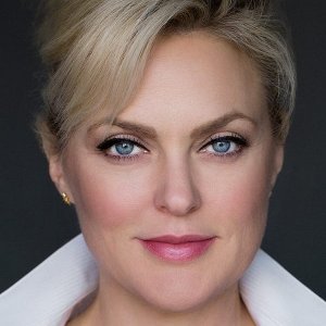 Elaine Hendrix.jpg