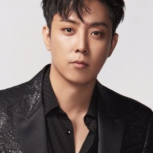 Eun Ji-won.jpg