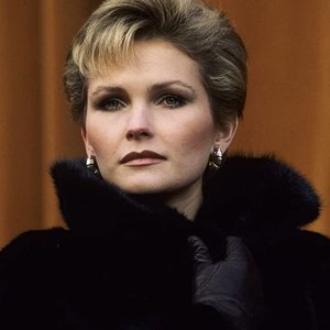 Fiona Fullerton.jpg