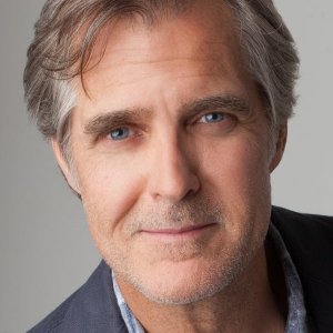 Henry Czerny.jpg