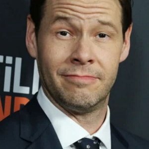 Ike Barinholtz.jpg