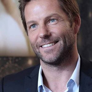 Jamie Bamber.jpg