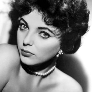 Joan Collins.jpg