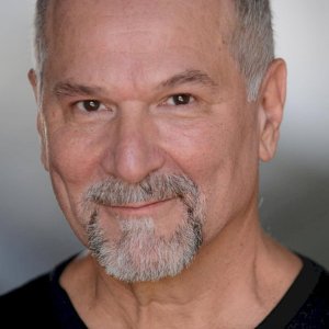 John Kapelos.jpg