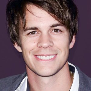 Johnny Simmons.jpg