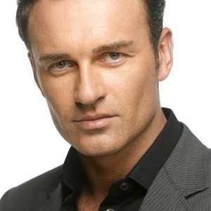 Julian McMahon.jpg