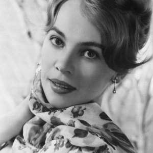 Leslie Caron.jpg