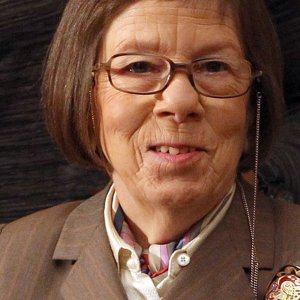 Linda Hunt.jpg