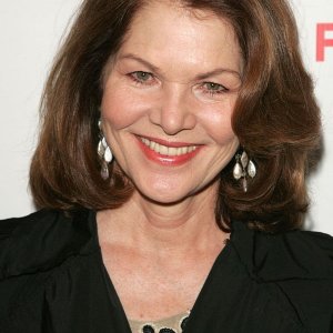 Lois Chiles.jpg