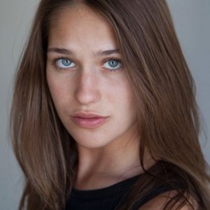 Lola Kirke.jpg