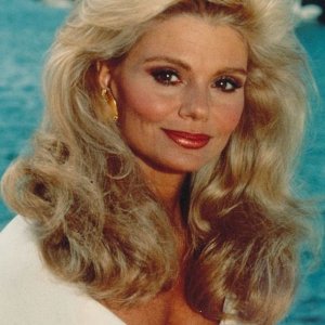 Loni Anderson.jpg