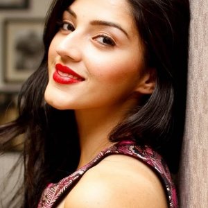 Mehreen Pirzada.jpg