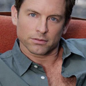 Michael Muhney.jpg