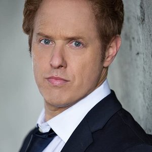 Raphael Sbarge.jpg