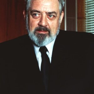 Raymond Burr.jpg