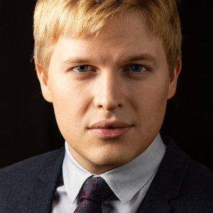 Ronan Farrow.jpg