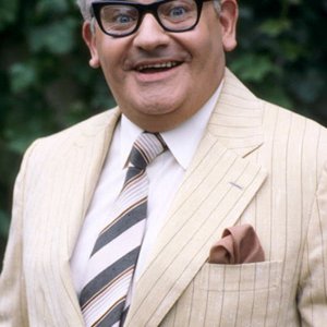 Ronnie Barker.jpg