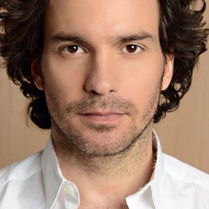 Santiago Cabrera.jpg