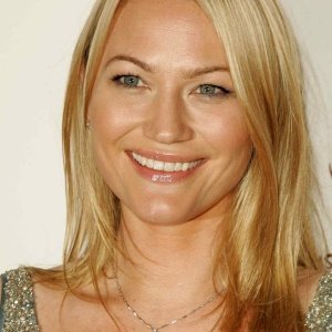 Sarah Wynter.jpg