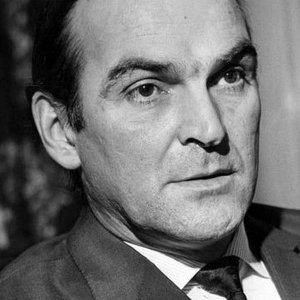 Stanley Baker.jpg