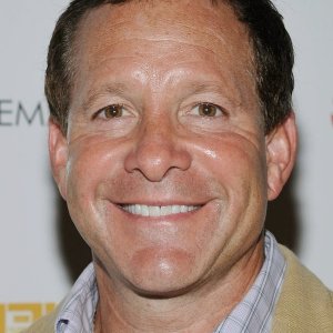 Steve Guttenberg.jpg