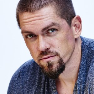 Steve Howey.jpg