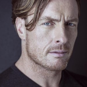 Toby Stephens.jpg