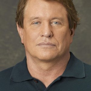 Tom Berenger.jpg