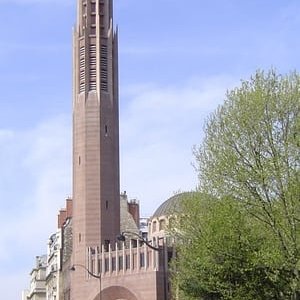 A la découverte de l'église Sainte-Odile de Paris, chef d'œuvre du XXe siècle - 2020高清海报.jpg