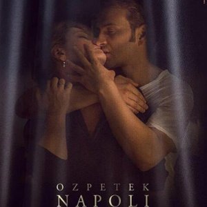 面纱下的那不勒斯(情遇那不勒斯(台)  Naples in Veils  情迷拿坡里(港))2017电影封面.jpg