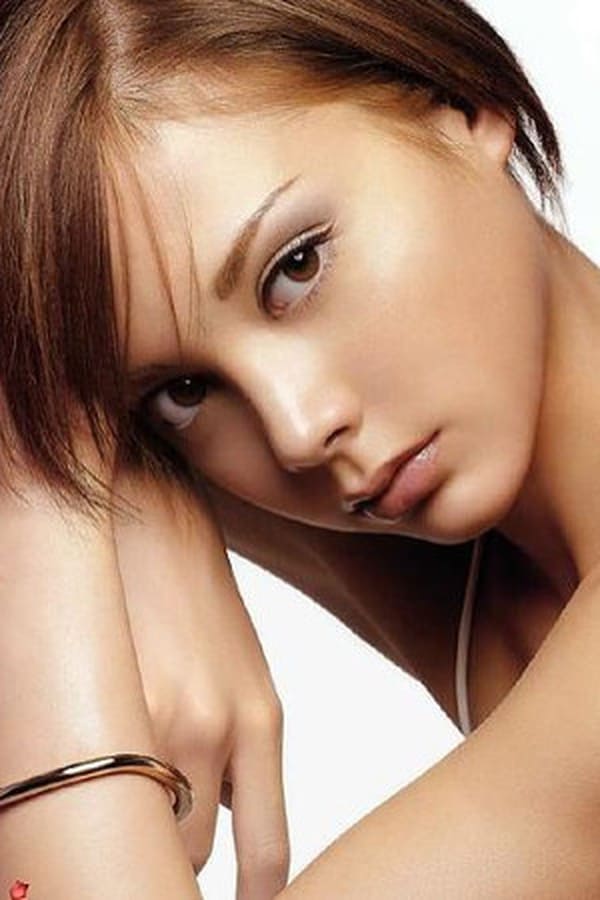 Anna Tsuchiya.jpg