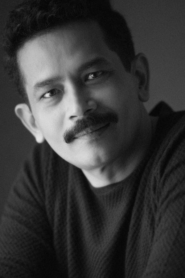 Atul Kulkarni.jpg