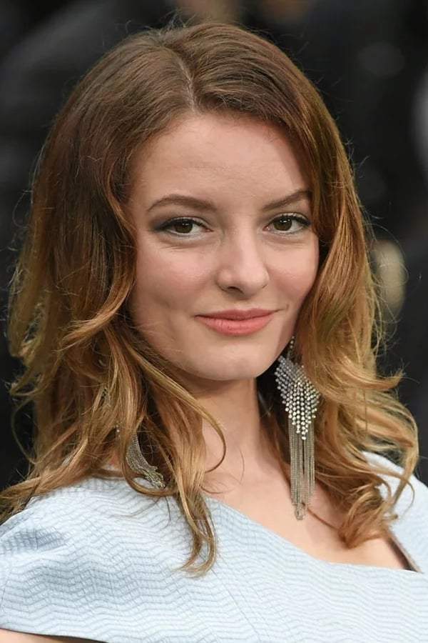 Dakota Blue Richards.jpg