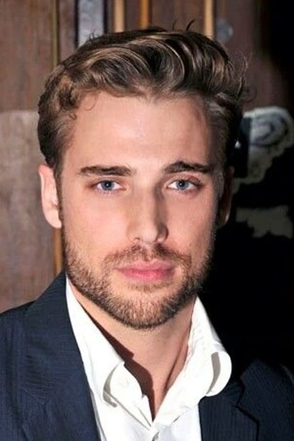 Dustin Milligan.jpg