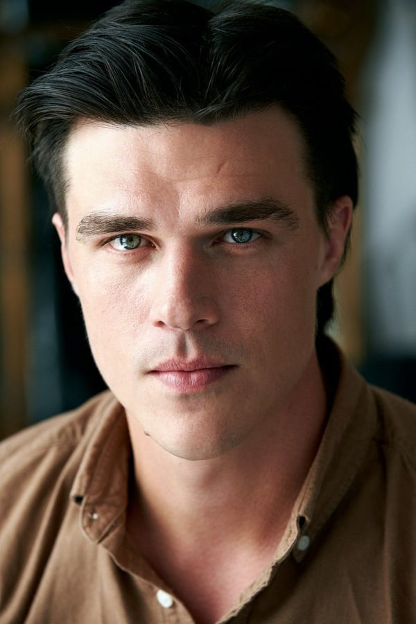 Finn Wittrock.jpg