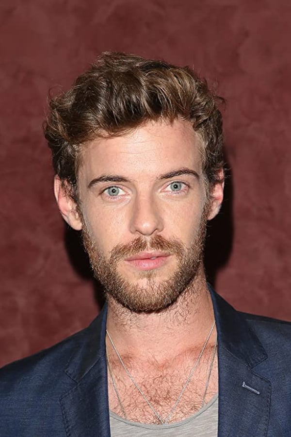 Harry Treadaway.jpg