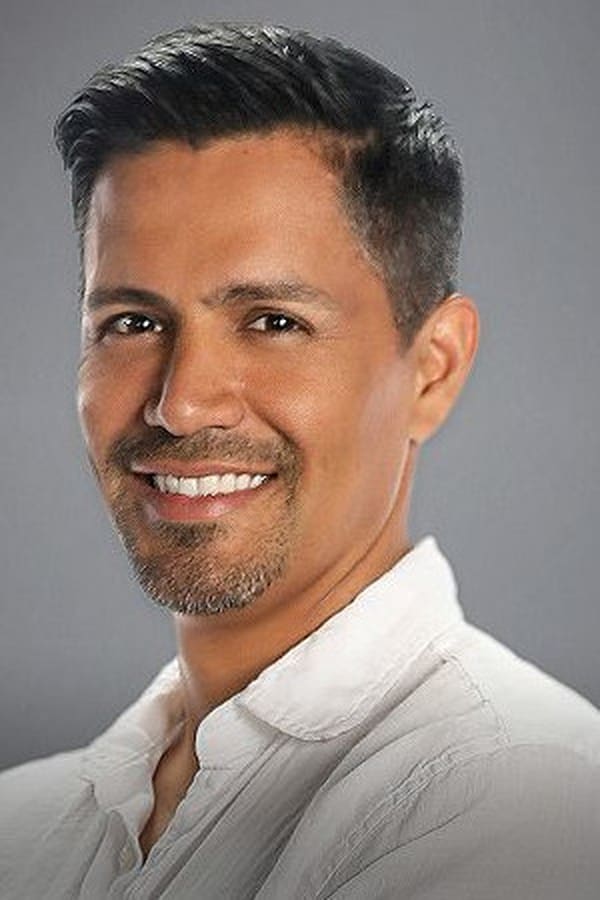 Jay Hernandez.jpg