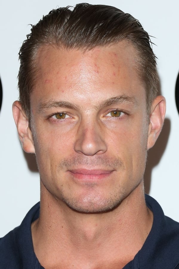 Joel Kinnaman.jpg