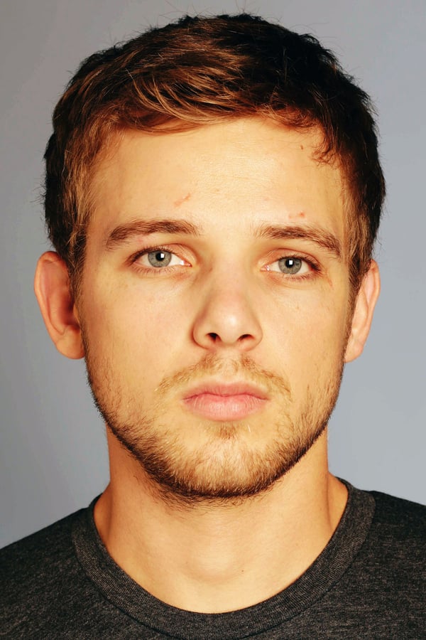 Max Thieriot.jpg