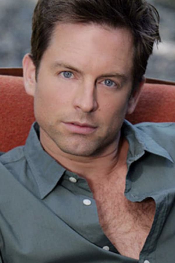 Michael Muhney.jpg