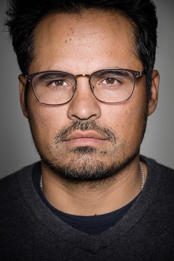 Michael Peña.jpg