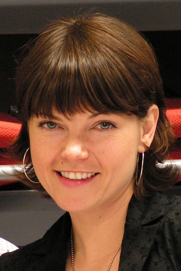 Nicole de Boer.jpg