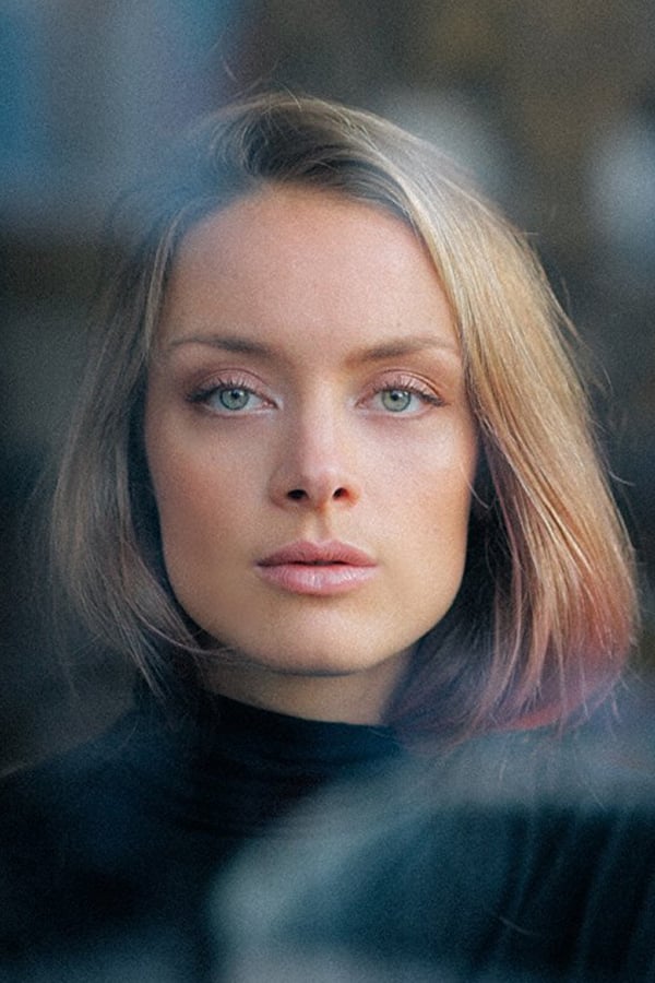 Rachel Skarsten.jpg